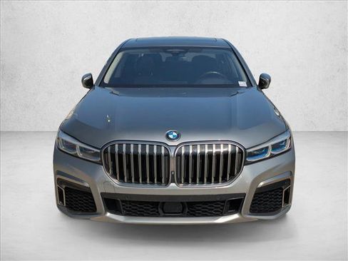 Used 2020 BMW M760i xDrive w/ Luxury Rear Seating Package AWD/4WD image 2