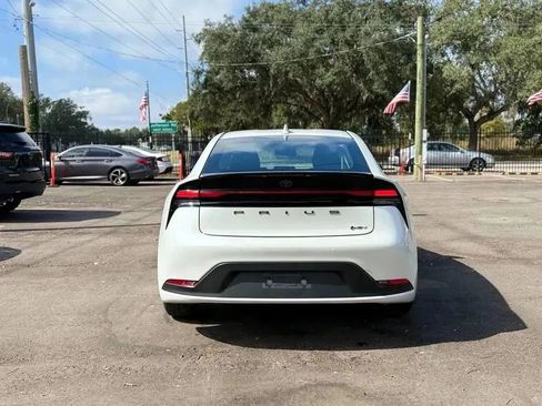 Used 2024 Toyota Prius LE FWD image 5