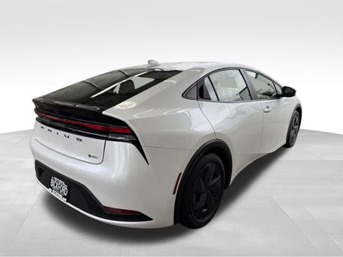 Used 2023 Toyota Prius LE image 5