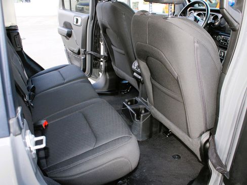 Used 2022 Jeep Wrangler Unlimited Sport image 15