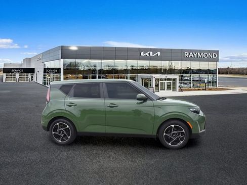 Used 2023 Kia Soul EX FWD image 2
