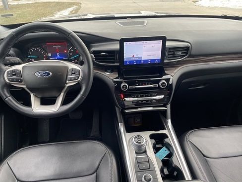 Used 2023 Ford Explorer Limited w/ Equipment Group 301A image 3