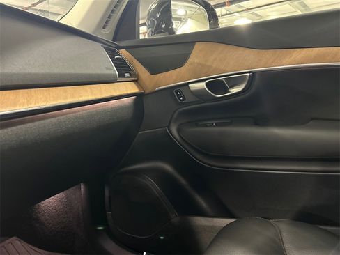 Certified 2024 Volvo XC90 B6 Plus w/ Protection Package Premier image 19