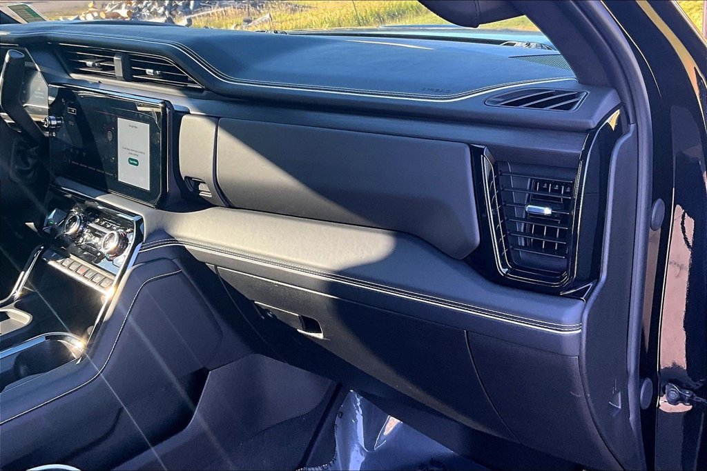 Used 2025 GMC Sierra 2500 AT4X AWD/4WD image 17