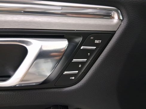 Used 2026 Porsche Macan AWD/4WD image 16