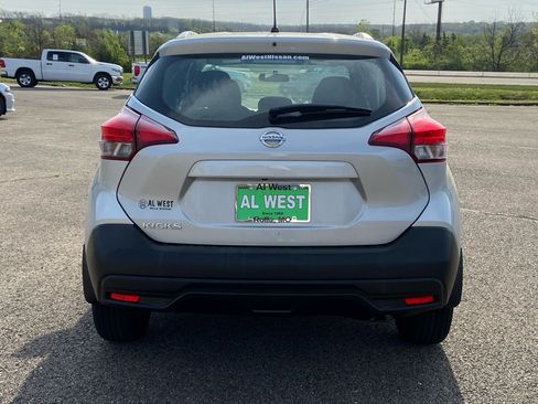 Used 2019 Nissan Kicks S FWD image 9