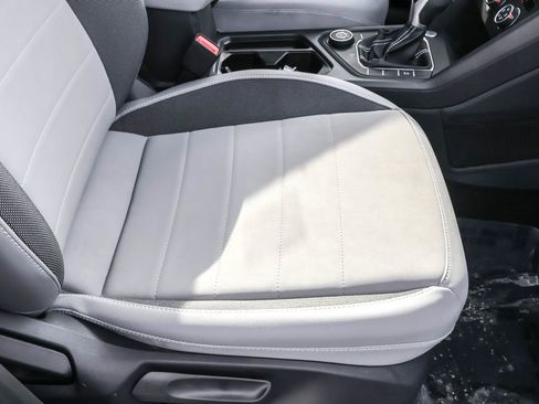 Certified 2022 Volkswagen Taos SE w/ IQ.Drive SE Package image 39