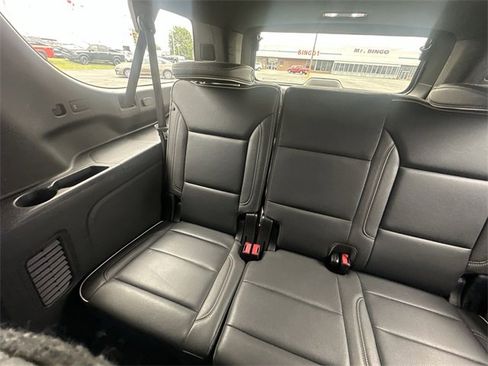 Used 2024 Chevrolet Suburban Premier image 23