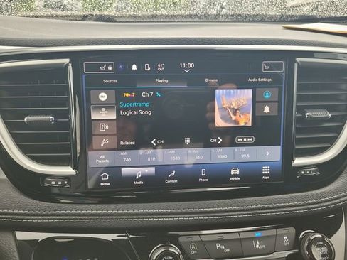 Used 2024 Chrysler Pacifica Touring image 23