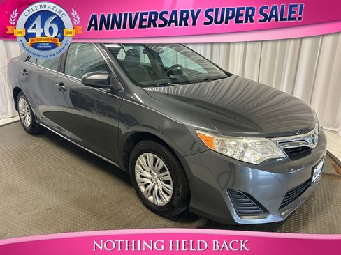 Used 2012 Toyota Camry LE image 1