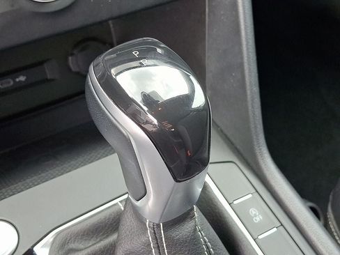 Certified 2022 Volkswagen Taos SE AWD/4WD image 15