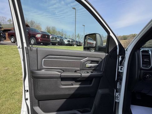 Used 2026 RAM 3500 Big Horn AWD/4WD image 32