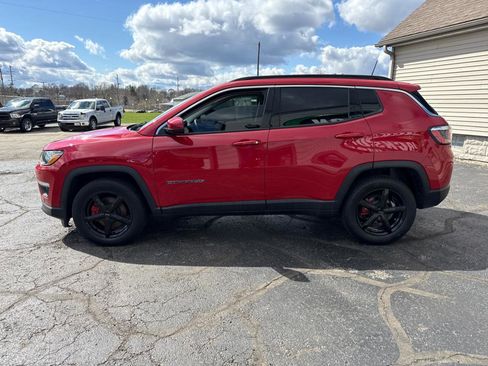 Used 2019 Jeep Compass Latitude FWD image 6