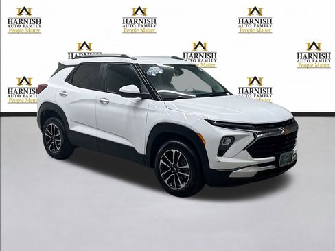 Used 2025 Chevrolet TrailBlazer LT image 3