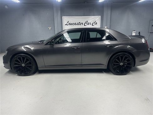 Used 2019 Chrysler 300 Touring w/ Sport Appearance Package RWD image 5