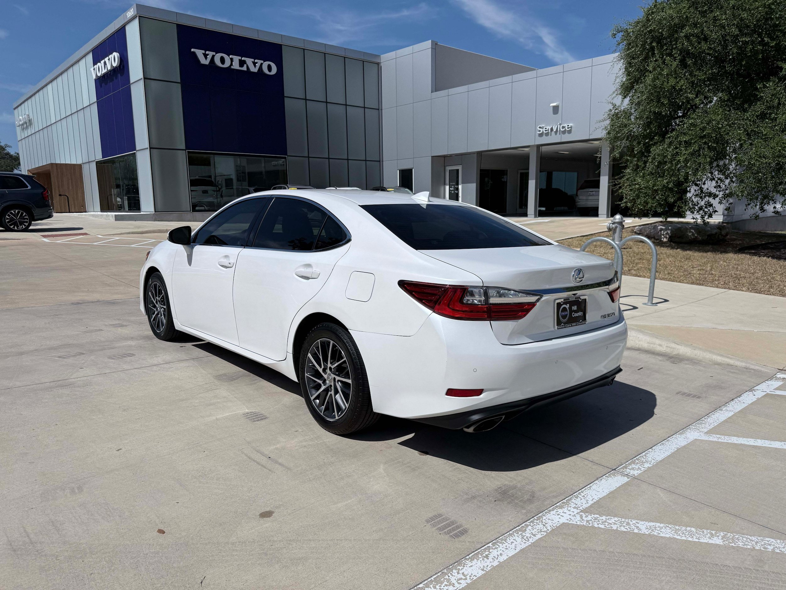 Used 2016 Lexus ES 350 w/ Luxury Package w/Wood Trim FWD image 4