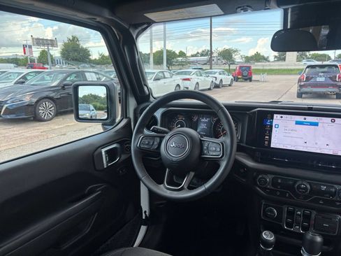 Used 2025 Jeep Wrangler Unlimited Sport AWD/4WD image 33