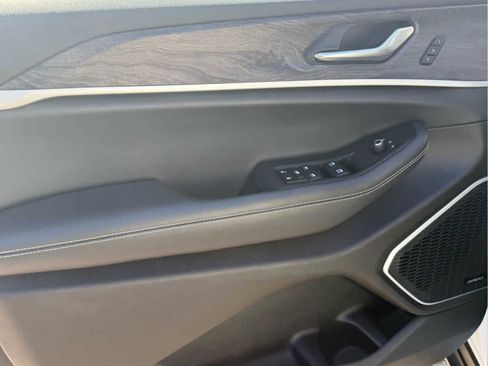 Used 2021 Jeep Grand Cherokee L Limited w/ Luxury Tech Group II image 7