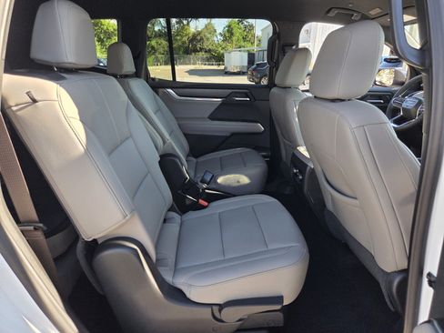 Used 2024 GMC Acadia Elevation FWD image 16