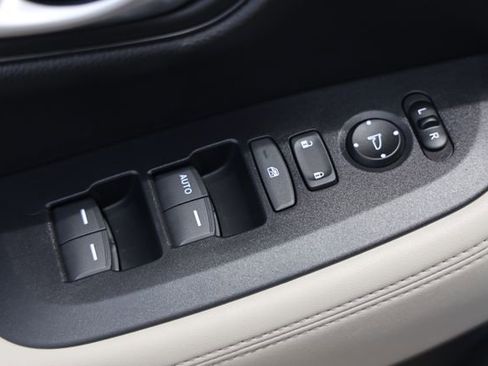 Certified 2024 Honda HR-V LX image 22