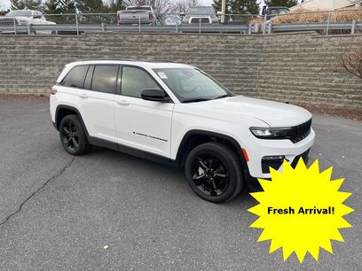 Used 2023 Jeep Grand Cherokee Limited w/ Black Appearance Package