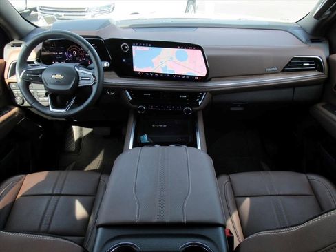 Certified 2025 Chevrolet Suburban High Country image 11