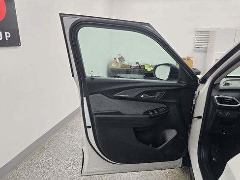 Used 2023 Chevrolet TrailBlazer LS FWD image 23