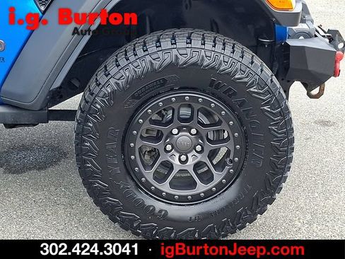 Used 2022 Jeep Wrangler Unlimited Rubicon w/ Xtreme Recon 35" Tire Package AWD/4WD image 8