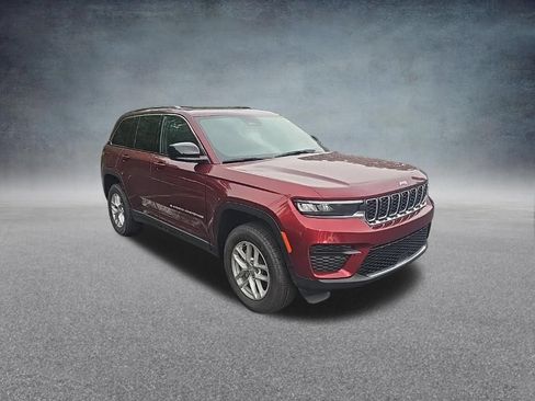 Used 2025 Jeep Grand Cherokee Laredo X w/ Luxury Tech Group I AWD/4WD image 14