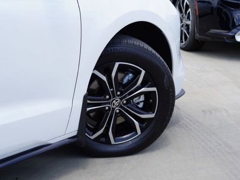 Certified 2025 Toyota Sienna Platinum AWD/4WD image 8