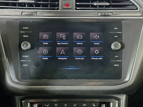 Used 2021 Volkswagen Tiguan SEL AWD/4WD image 19