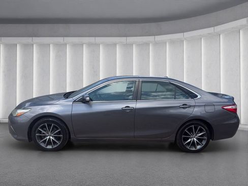 Used 2015 Toyota Camry XSE w/ Moonroof Package FWD image 2