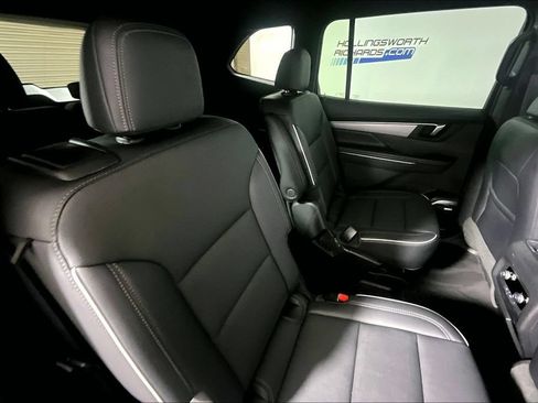 Used 2025 Buick Enclave Preferred FWD image 21