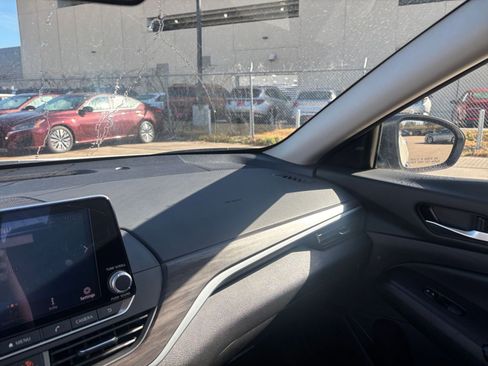 Used 2025 Nissan Altima 2.5 SV image 34