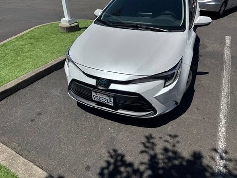 Used 2025 Toyota Corolla LE w/ Convenience Package FWD image 14