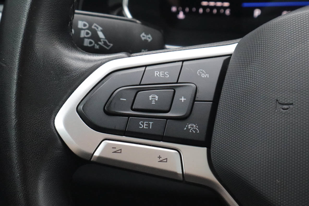 Used 2024 Volkswagen Jetta SE FWD image 23