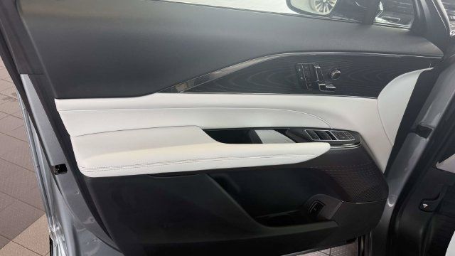 Used 2024 Cadillac Lyriq Luxury w/ LPO, Floor Liner Package AWD/4WD image 15
