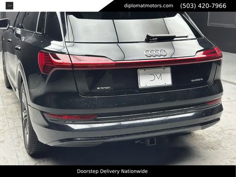 Used 2021 Audi e-tron Premium w/ Convenience Plus Package image 15