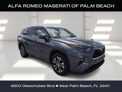 Used 2022 Toyota Highlander XLE FWD image 1