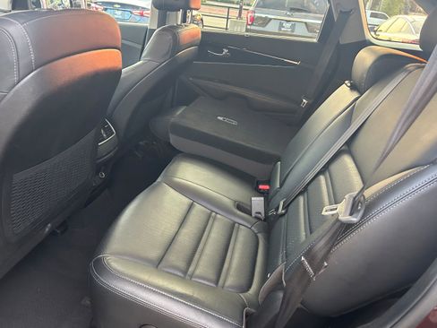 Used 2017 Kia Sorento EX image 5