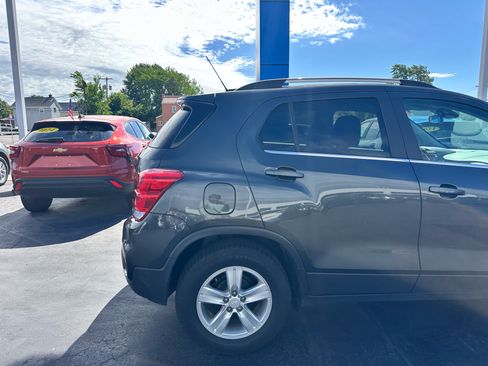 Used 2020 Chevrolet Trax LT FWD image 9