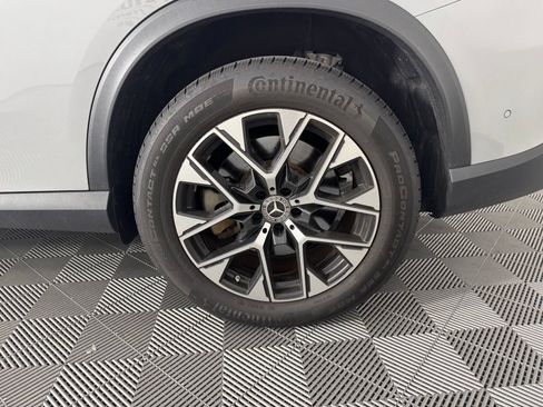Used 2025 Mercedes-Benz GLC 350e 4MATIC image 13