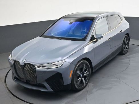 Used 2023 BMW iX xDrive50 w/ Premium Package AWD/4WD image 33