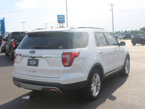 Used 2017 Ford Explorer Limited w/ Equipment Group 301A FWD image 9