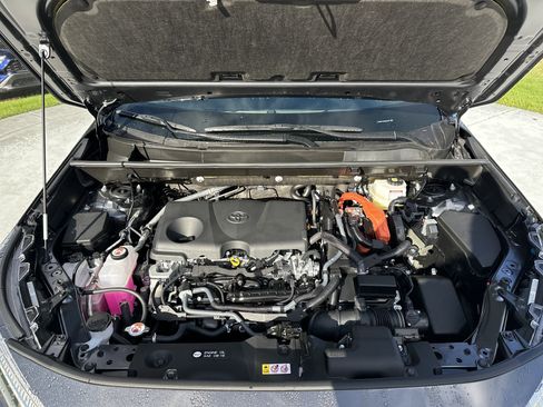 Certified 2025 Toyota RAV4 XLE image 33