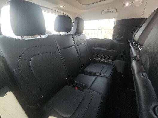 Used 2023 Land Rover Defender 130 SE AWD/4WD image 18