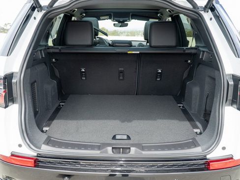 Used 2025 Land Rover Discovery Sport Dynamic SE image 28