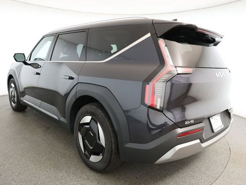 Used 2025 Kia EV9 Wind image 6