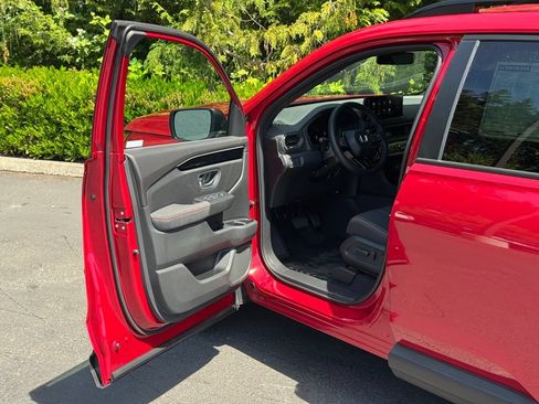 New 2026 Honda Pilot Sport image 9