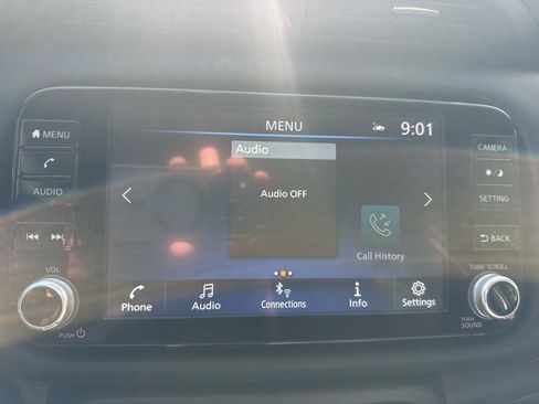 Used 2023 Nissan Kicks SR w/ SR Premium Package FWD image 11